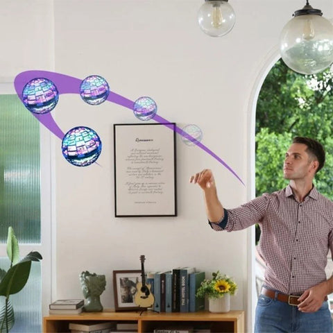 SpinNova™ LED-es Repülő UFO Labda – Visszatérő Dobás Kézmozdulat-Érzékeléssel | Látványos Játék Gyerekeknek és az Egész Családnak